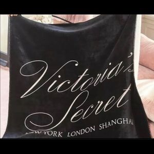 Victoria Secret Sherpa Blanket/ New with tags!